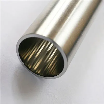 هل أنابيب مونيل الفولاذية مغناطيسية؟